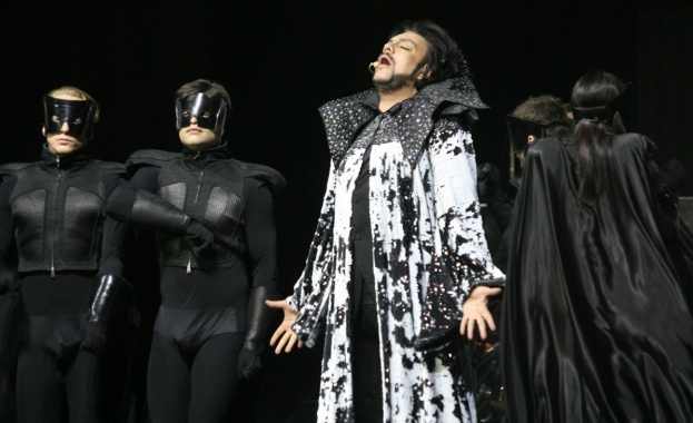 Филип Киркоров обяви за продажба свои дрехи и обувки Неговият