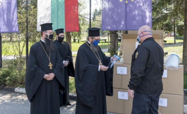 800 предпазни шлема бяха дарени от Софийската света митрополия за