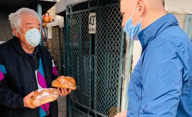 Председателят на БСП Шумен Веселин Пенчев съвместно с членове на