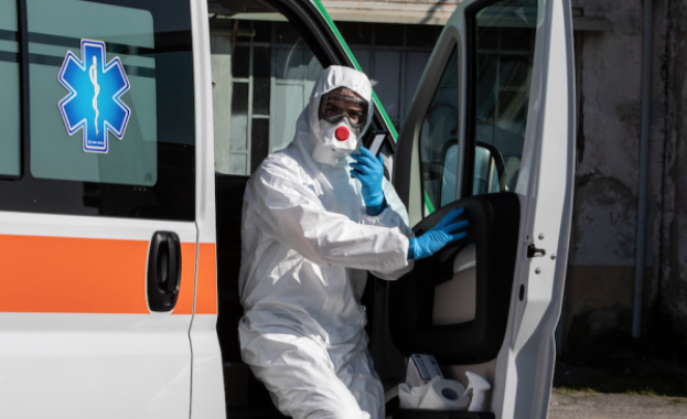 Дарение от защитно облекло и предпазни средства получиха болниците в