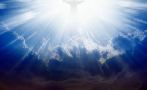 Бог се грижи за нас по най различни начини Но Божията