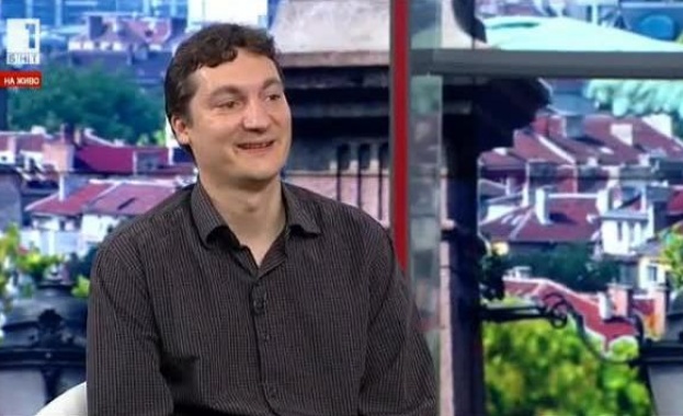 Това което се случва е естествен край на едно провалено