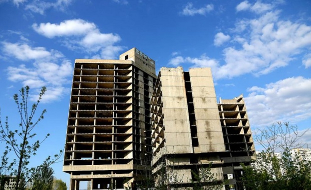 Събарянето на сградата на ИПК Родина на бул Цариградско шосе