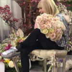 Лили Иванова прати цветя на медиците