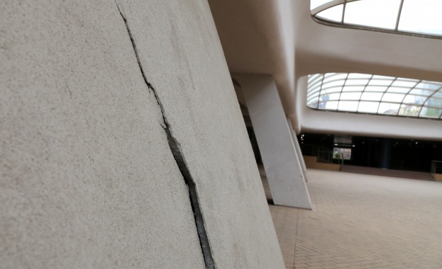 Разрухата на столичното Ларго продължава И лошото състояние в което