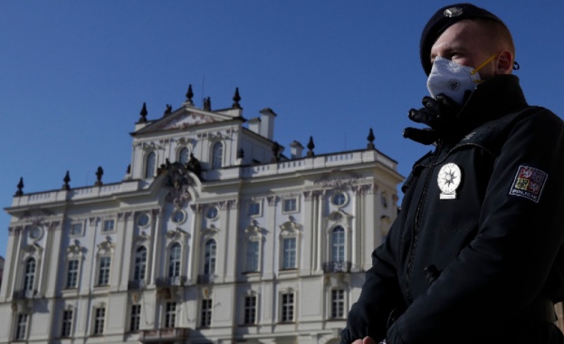 Полицията в Чехия използва сълзотворен газ срещу протестиращи срещу Covid мерките 