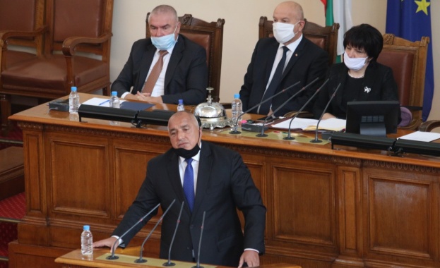 Парламентът се събра на извънредно заседание за да изслуша премиера