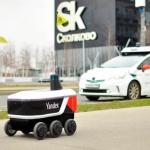 Робот куриер започна работа в център за иновации в Москва 