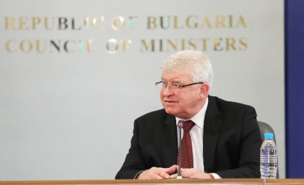 Късно снощи проблемът с личните лекари които протестираха за това