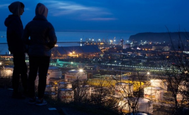 Производството на петрол на ОПЕК достига 30-годишен връх през април