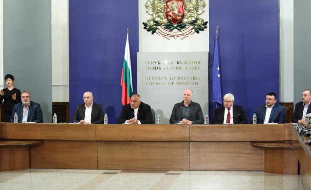 В тона си от сутринта когато се накара на медиите