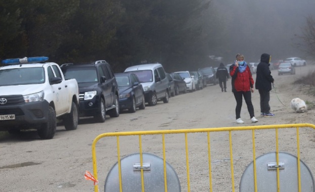 Около 30 коли на любители на планината се качиха преди