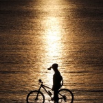 Тестове на входа на хотела, без прегради на плажа: Испания иска да спаси летния сезон