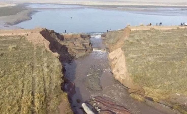 Близо 100 000 души бяха евакуирани в Узбекистан и Казахстан