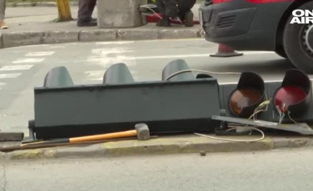 Пропаднал светофар затвори оживен столичен булевард