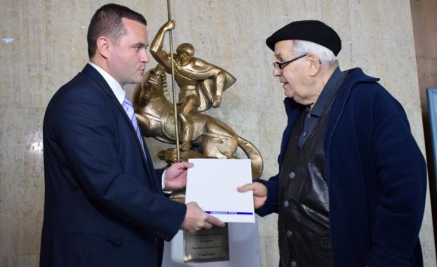 Георги Радулов дари статуя на светеца-покровител на Русе