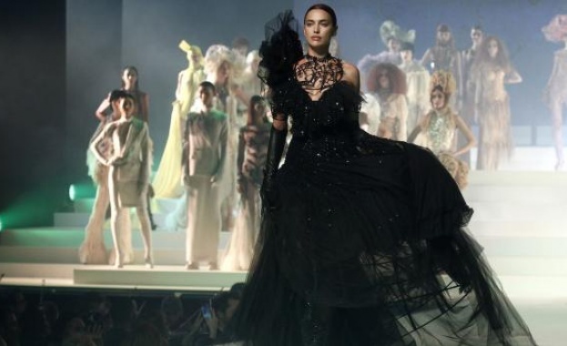 Супермодели направиха първото онлайн модно ревю (Видео)