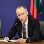 Министърът на образованието: Ще предложим да се забранят мобилните телефони в училище
