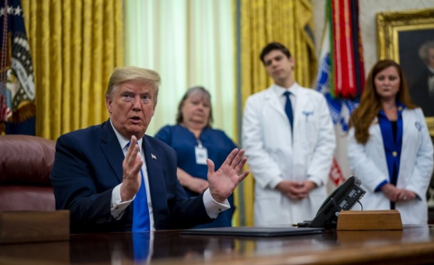 Доналд Тръмп няма да закрие работната група към Белия дом