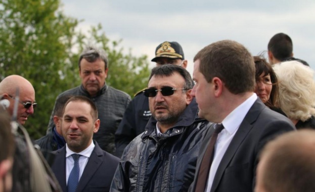 Скъсана дига на шламохранилище доведе до евакуация на 30 души