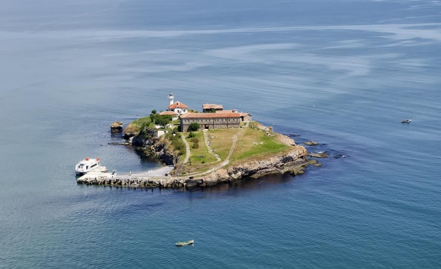 35 370 туристи са посетили остров Света Анастасия от началото