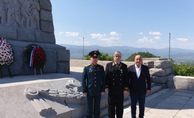 Посланикът на Руската федерация Анатолий Макаров и почетният консул на