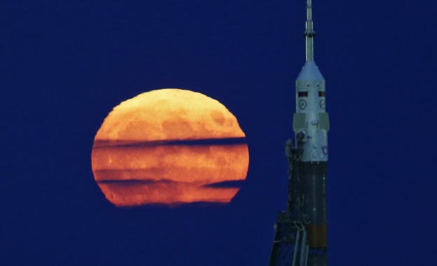 Японски астрофизици са регистрирали въглеродни емисии от лунната повърхност при