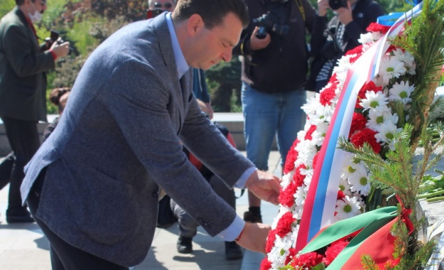 Пет години след Деня на победата 9 май е обявен