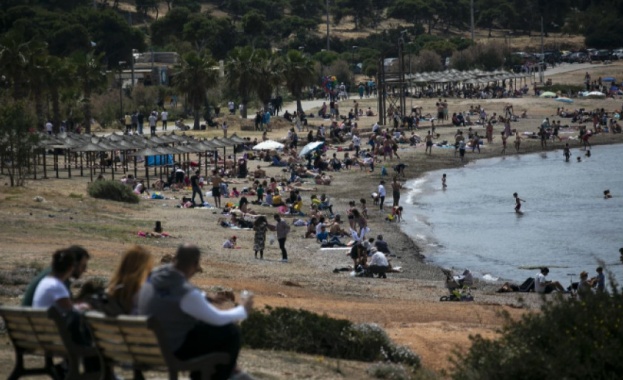 Гърция облекчава още от мерките в страната Отвориха голяма част