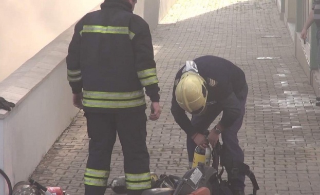 Поставят под карантина пожарникарите участвали в евакуацията на възрастните хора