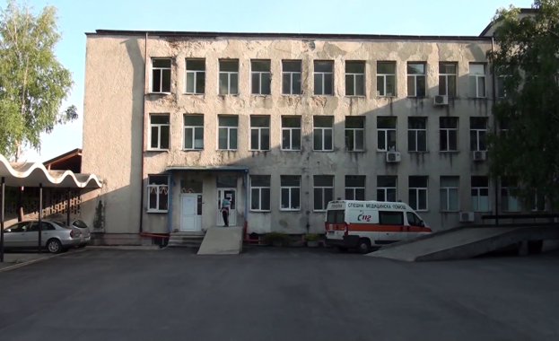 Лекар от Карловската болница: Изнемогваме поради недостиг на медицински персонал 