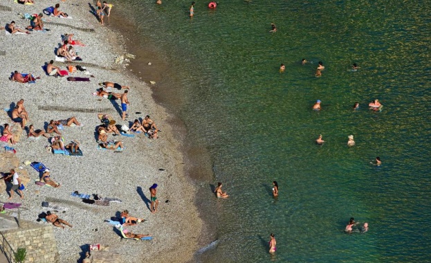 Гръцкото правителство обмисля от 18 май да разреши свободен достъп