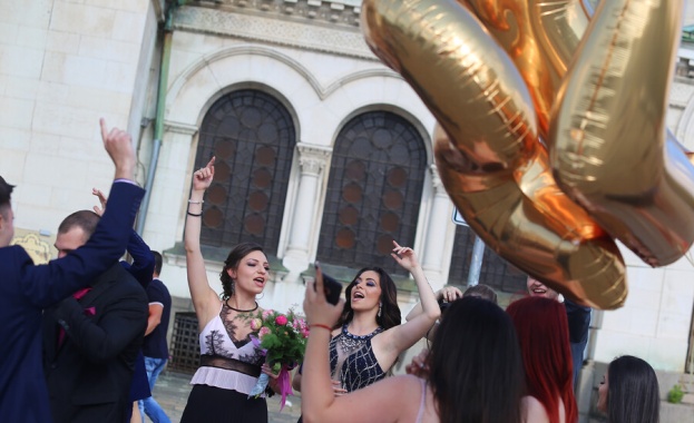 От следващата седмица започва изпращанията на зрелостниците от столичните училища