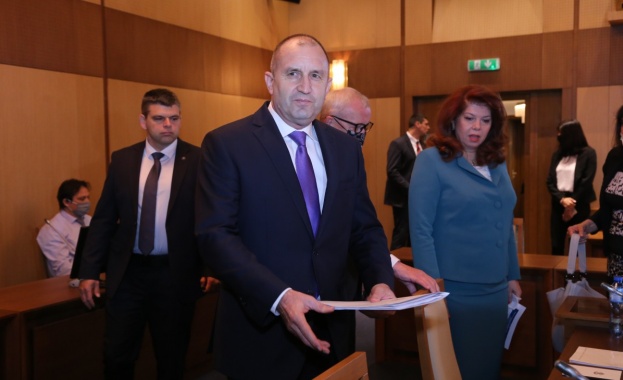 Здравната криза предизвика социалната и икономическа криза Още в началото