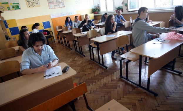 Учениците обратно в клас. Присъствените занятия се възобновяват в София-град