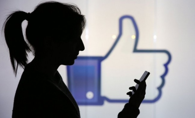 Хиляди стопираха да използват социалната мрежа Facebook губи ежедневни консуматори