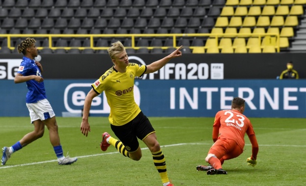 Отборът на Борусия Дортмунд не остави шансове на Шалке 04