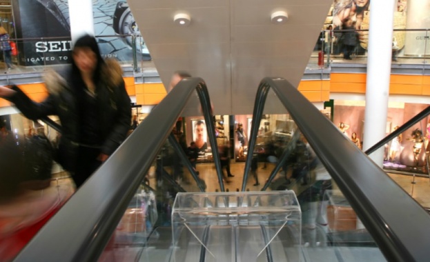 Днес отварят врати големите търговски центрове и фитнес залите но