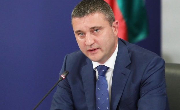 Днес изтича срокът в който министърът на финансите Владислав Горанов