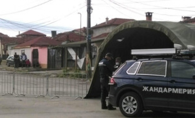 Жителите на махалата настояват за незабавно вдигане на блокадата Напрежение