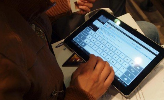 Ще бъдат закупени още над 20 000 устройства  за ученици 