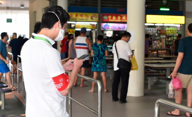 Сингапур забрани да се говори по телефона в обществения транспорт