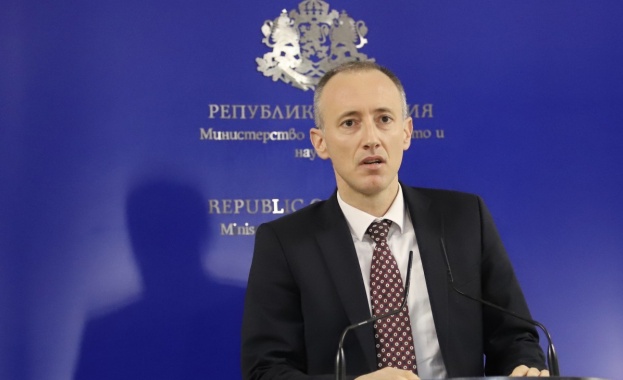 Все повече ученици и студенти ще използват електронни платформи и