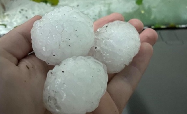 Градушка с големина на яйце падна снощи към 20 00 часа