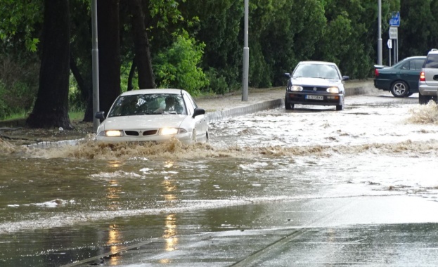 За около час са се излели 75 80 л кв м 75