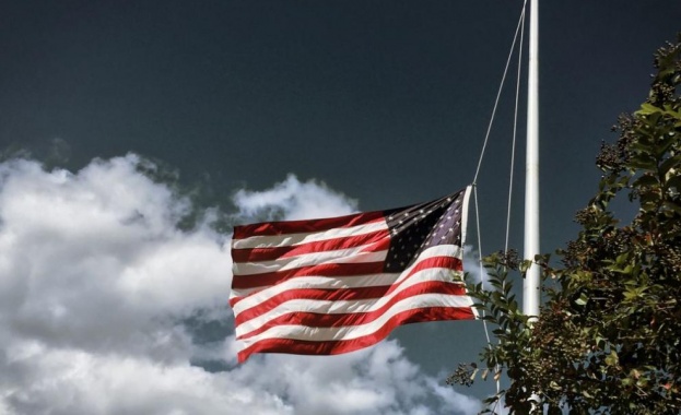 Спускат знамената в САЩ заради жертвите на COVID-19