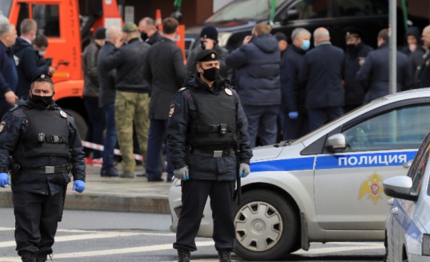 Полицията задържа нападател който взе този следобед заложници в банков