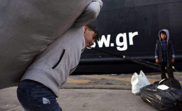 От днес тръгват фериботите до всички гръцки острови Пред държавната