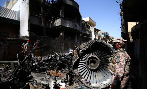 Експерти от "Airbus" разследват самолетната катастрофа в Пакистан