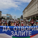 Днес трябва да отворят врати танцовите зали